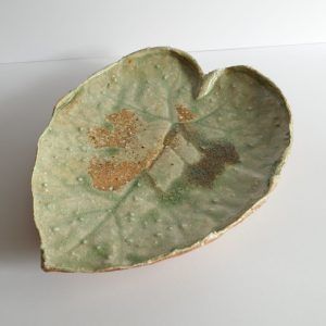 Grand plat Feuille de Imoha Iga-yaki (réparé Urushitsugi) - Kai TSUJIMURA