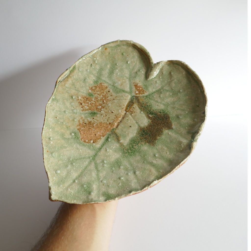 Grand plat Feuille de Imoha Iga-yaki (réparé Urushitsugi) - Kai TSUJIMURA