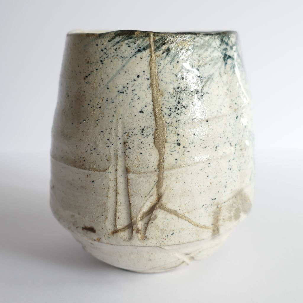 Tasse à thé et café "Sur l'ombrelle, la pluie" Kohiki (Réparée Urushitsugi) - Shōgo IKEDA
