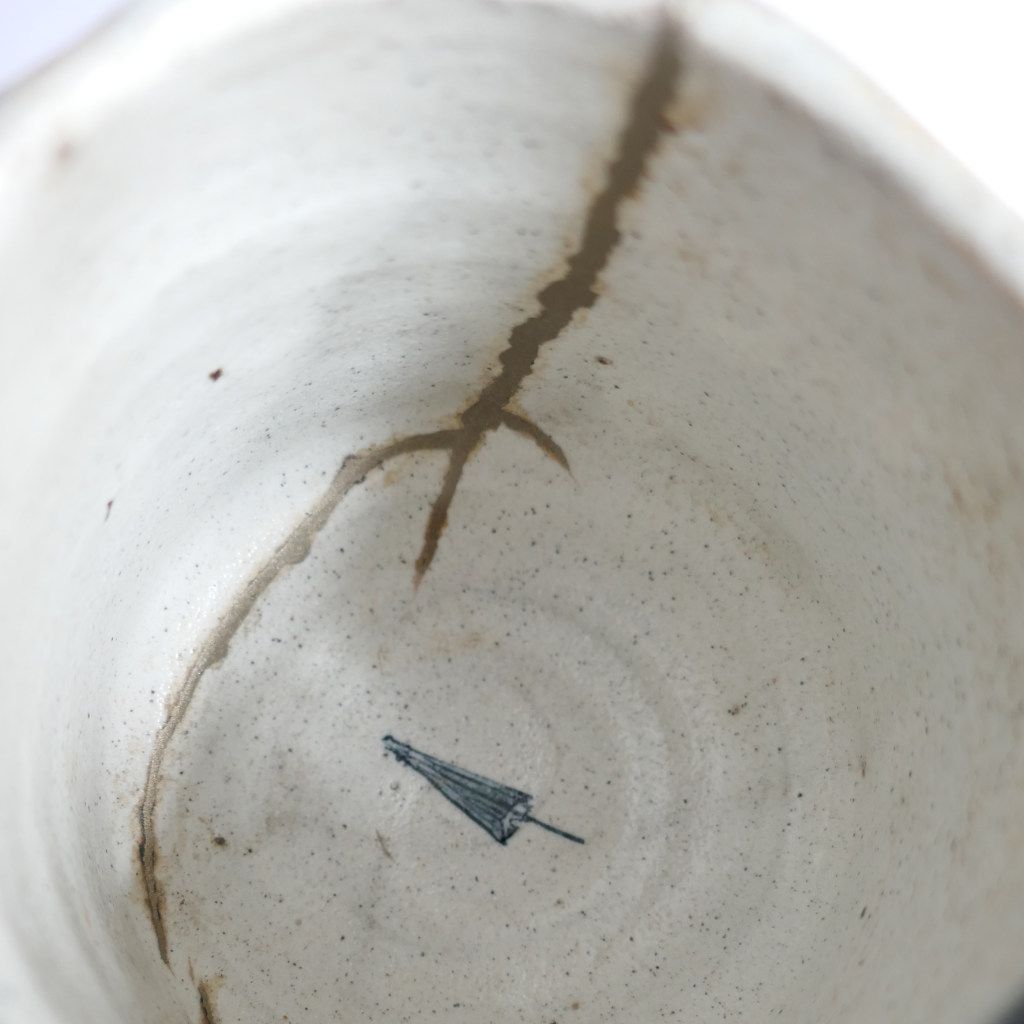 Tasse à thé et café "Sur l'ombrelle, la pluie" Kohiki (Réparée Urushitsugi) - Shōgo IKEDA