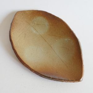 Petite assiette feuille Bizen-yaki - Sō ISEZAKI