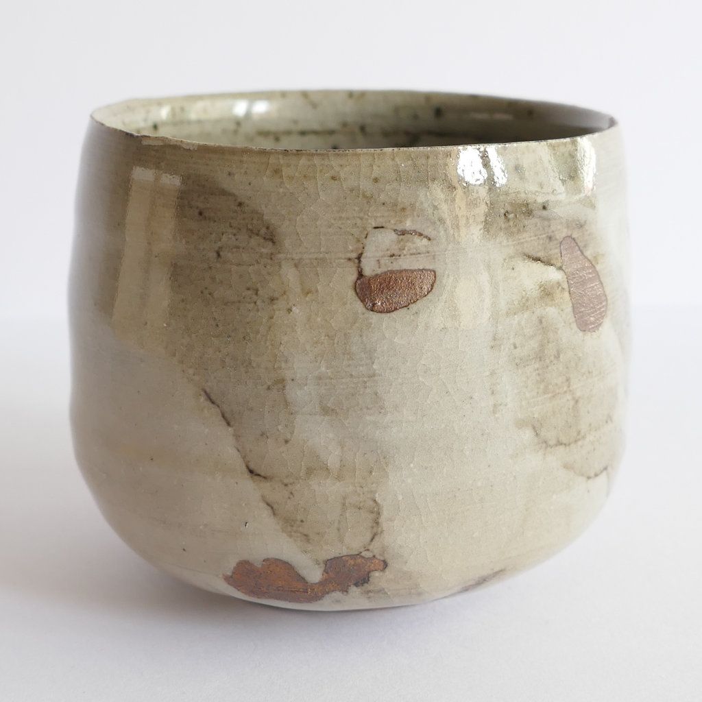 Tasse à Sake "Kuro nagashi 黒流" Etchū Seto-yaki 115ml et Boîte Tomobako signée - Fumi KITAMURA