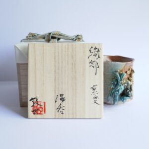Tasse à thé et café "Licorne chinoise" Yōhen Oribe-yaki et Boîte Tomobako signée - Atsushi HAMADA