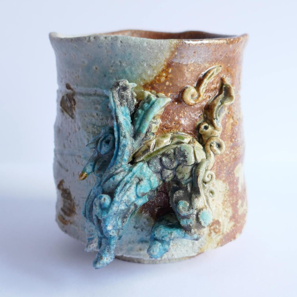 Tasse à thé et café "Licorne chinoise" Yōhen Oribe-yaki et Boîte Tomobako signée - Atsushi HAMADA