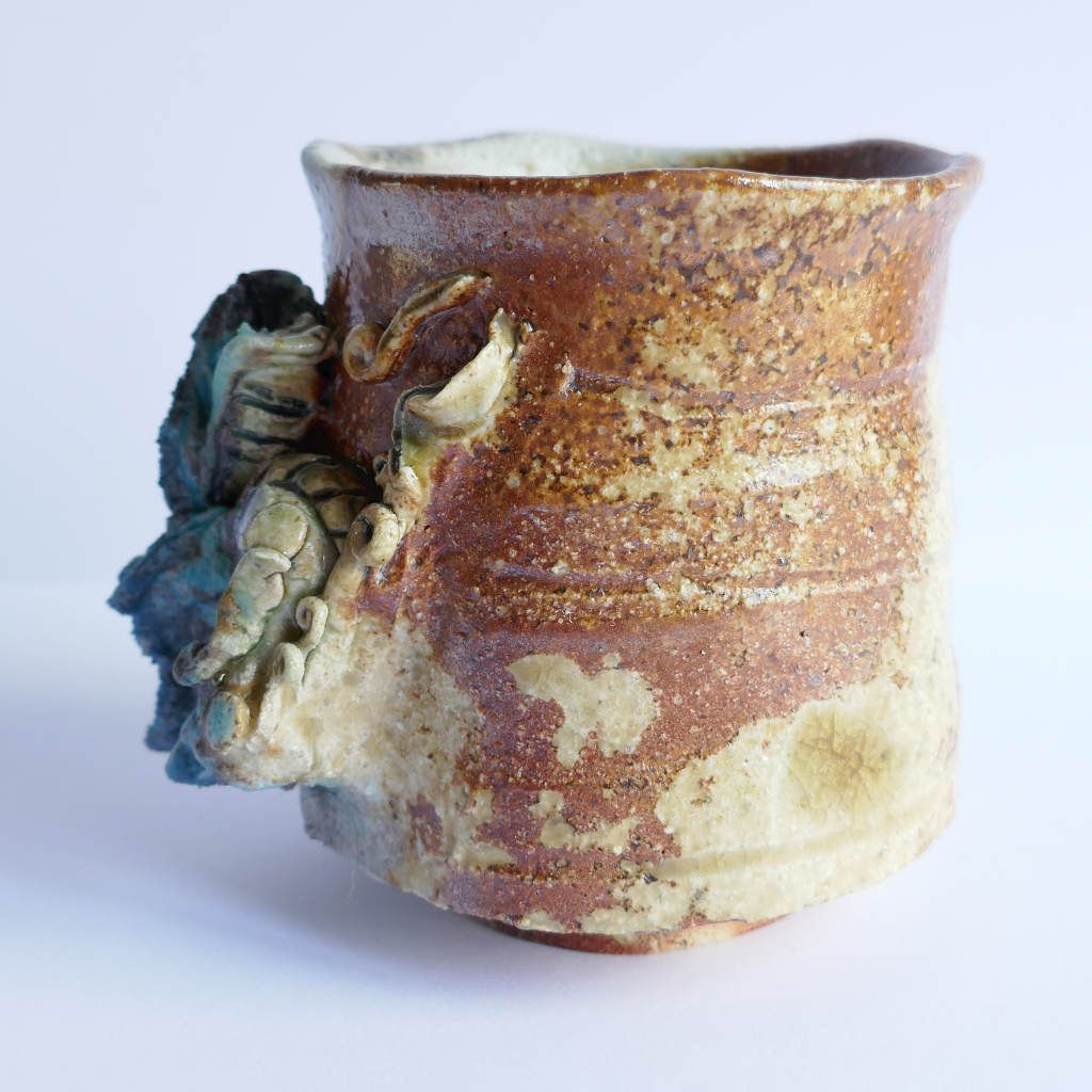 Tasse à thé et café "Licorne chinoise" Yōhen Oribe-yaki et Boîte Tomobako signée - Atsushi HAMADA