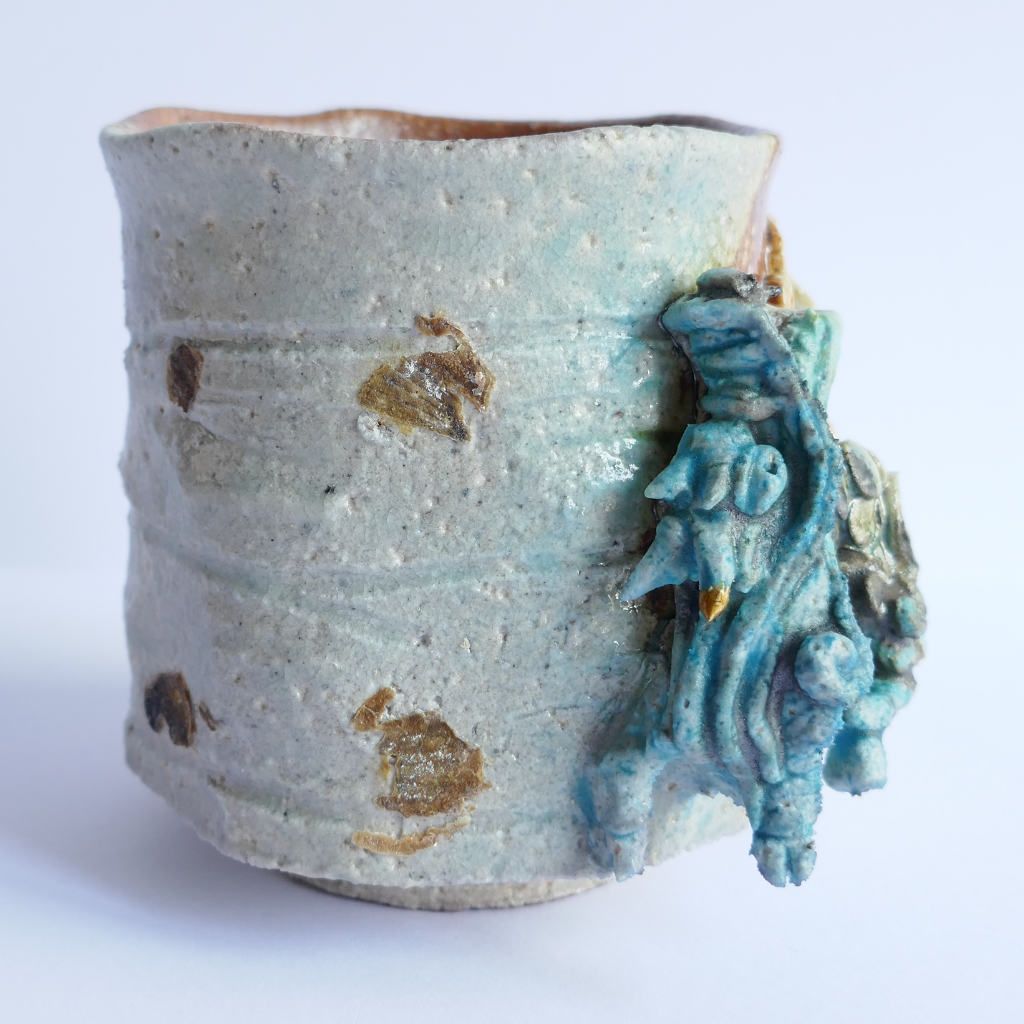 Tasse à thé et café "Licorne chinoise" Yōhen Oribe-yaki et Boîte Tomobako signée - Atsushi HAMADA