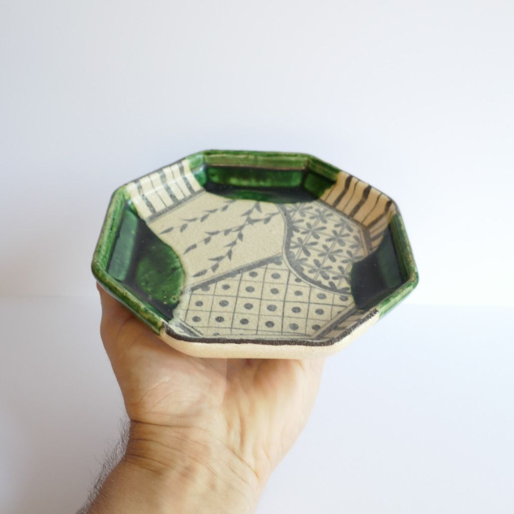 Assiette octogonale Oribe-yaki - Chiho ITO