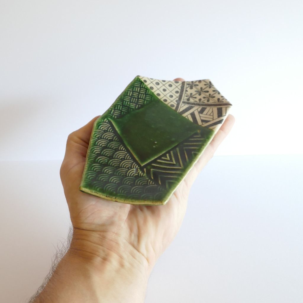 Assiette hexagonale Oribe-yaki - Chiho ITO