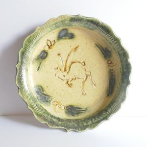 Petit plat rond "Lapin" Oribe-yaki - Shūji FUJIMURA